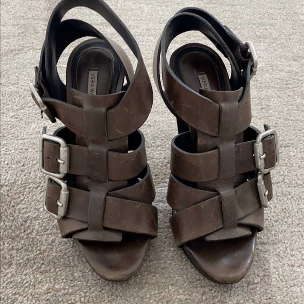 Vera Wang leather sandal size 35